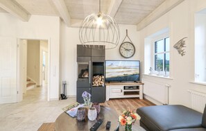 Fernseher, Kamin, Stereoanlage