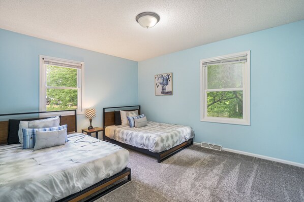 3 bedrooms, iron/ironing board, WiFi, bed sheets