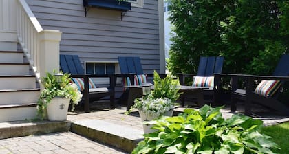 Beautifully Modern Downtown Ogunquit Home