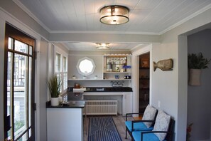 Interior - Beautifully Modern Downtown Ogunquit Home (Ogunquit)