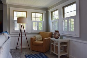 Smart TV - Beautifully Modern Downtown Ogunquit Home (Ogunquit)