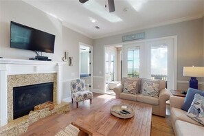 Fernseher, Kamin, Videospiele