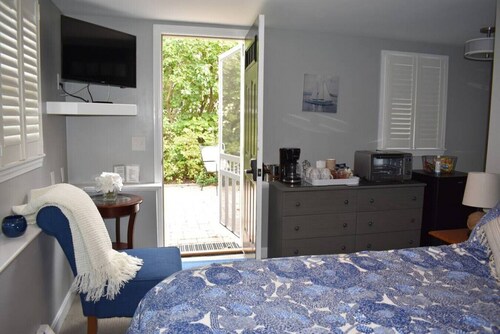 Cozy Patio Suite/Heart of Ogt/Perfect for Couples