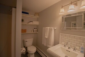 SĂšche-cheveux, serviettes fournies