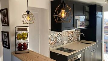 Réfrigérateur, four, plaque de cuisson, lave-vaisselle