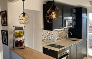 Frigorífico, horno, placa de cocina y lavavajillas