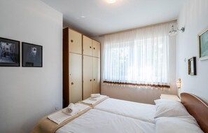 2 bedrooms, in-room safe, free WiFi, bed sheets