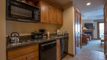 Kühlschrank, Mikrowelle, Geschirrspüler