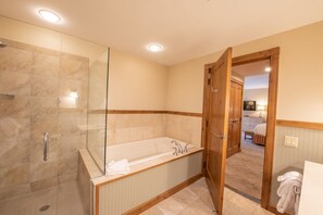 Dusche, kostenlose Toilettenartikel, Haartrockner