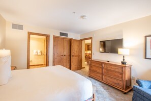 1 bedroom, iron/ironing board, WiFi, bed sheets - Spacious 2 Bedroom Condo unit in Mountaineer Square - No Cleaning Fee! by RedAwning (Crested Butte)