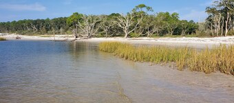 Gulf view Geodesic Dome Cabin just a 5 minute walk to uncrowded beach! No Pets!