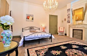 6 bedrooms, free WiFi, bed sheets