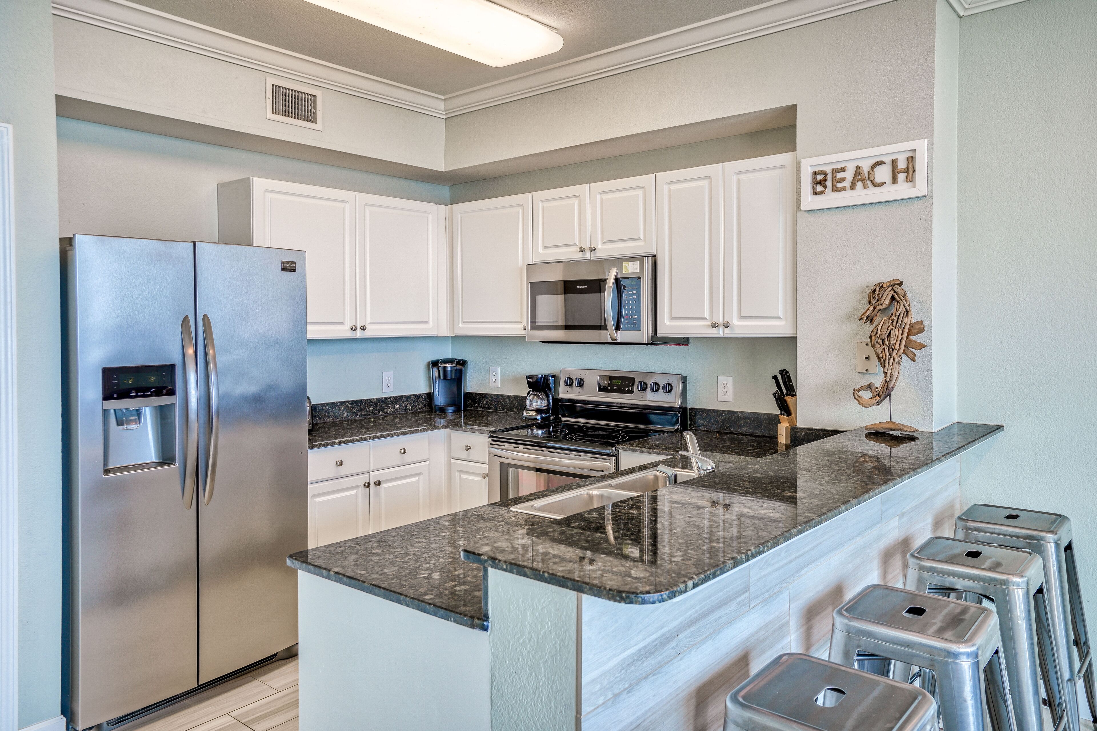Coffee/tea maker, fridge, microwave, oven