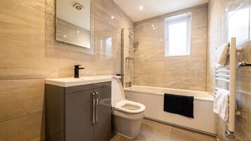 Luxury Apartment, Private Bathroom | Bathroom