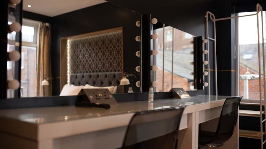 Hollywood Suite Sasco Apartments