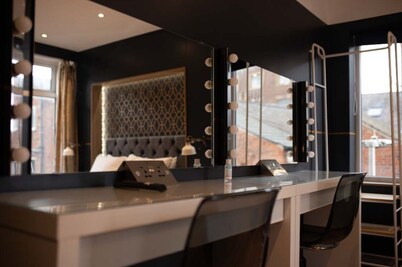 Hollywood Suite Sasco Apartments