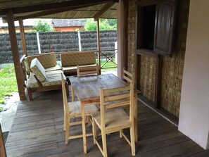 تناول الطعام بالخارج