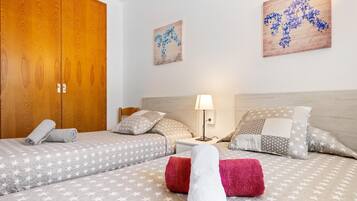 3 bedrooms, iron/ironing board, Internet, bed sheets
