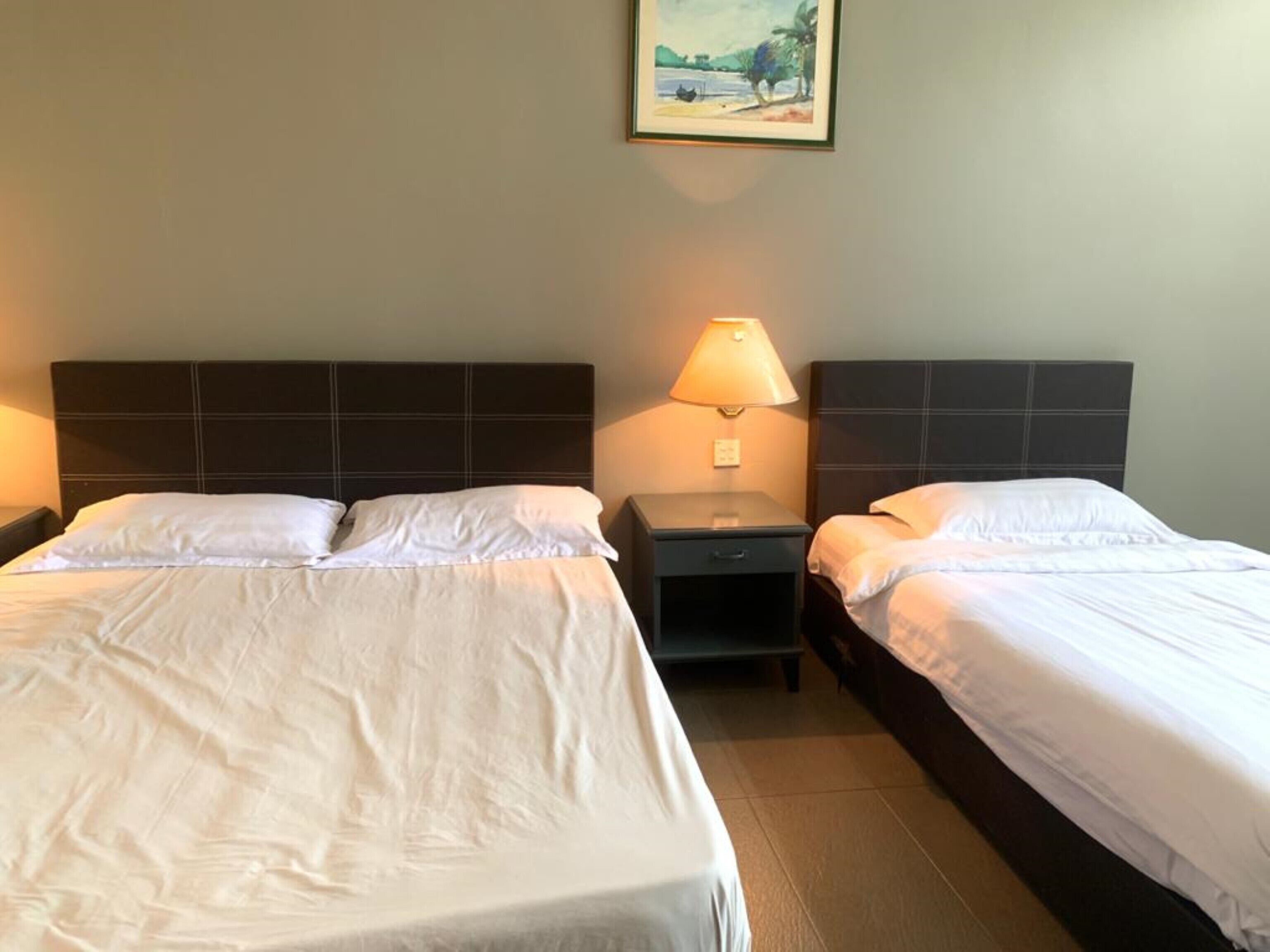 Phòng 3 Tiêu chuẩn | Trang bị nội thất với thiết kế riêng biệt, bàn 