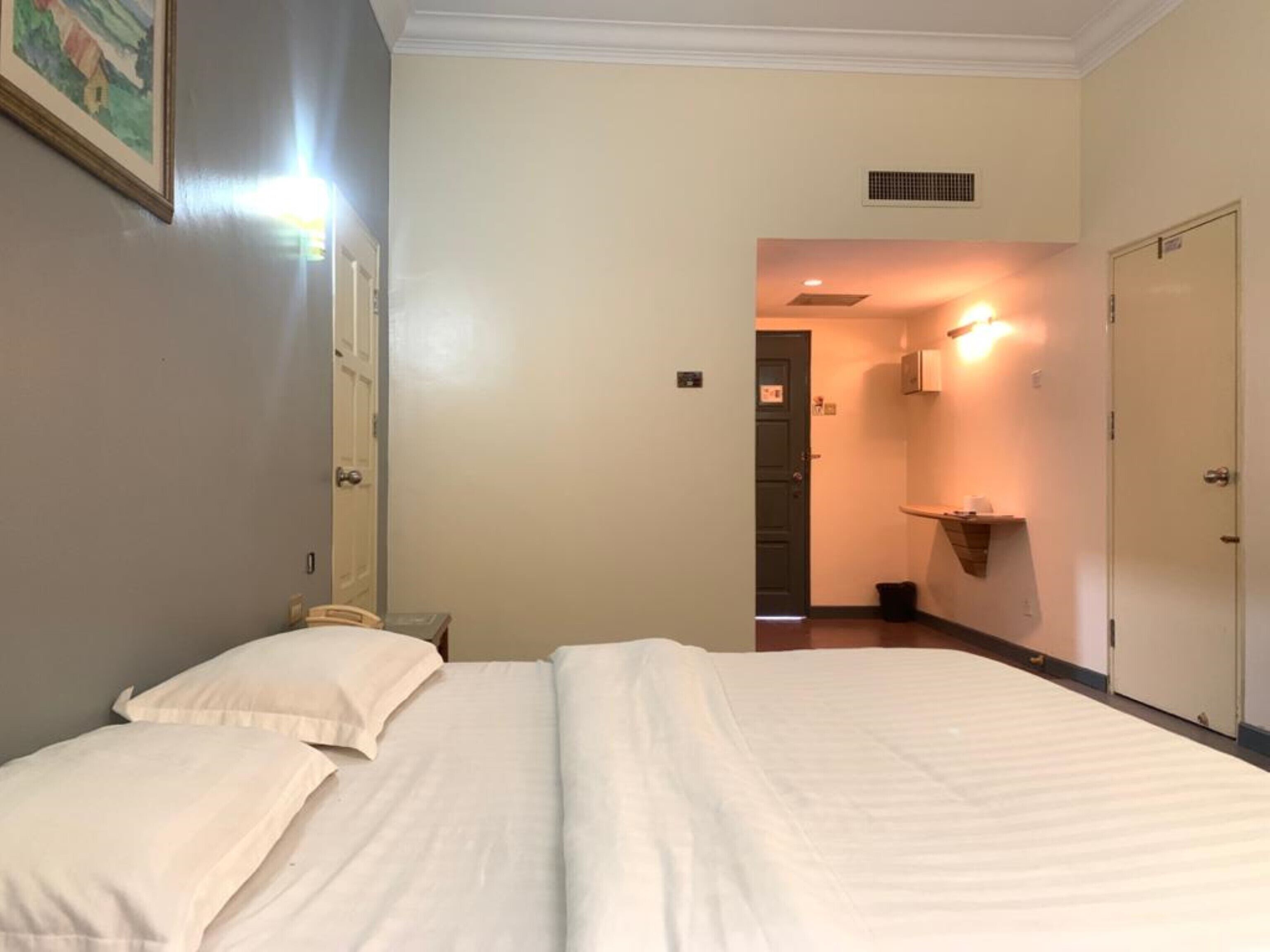 Phòng đôi Deluxe | Trang bị nội thất với thiết kế riêng biệt, bàn 