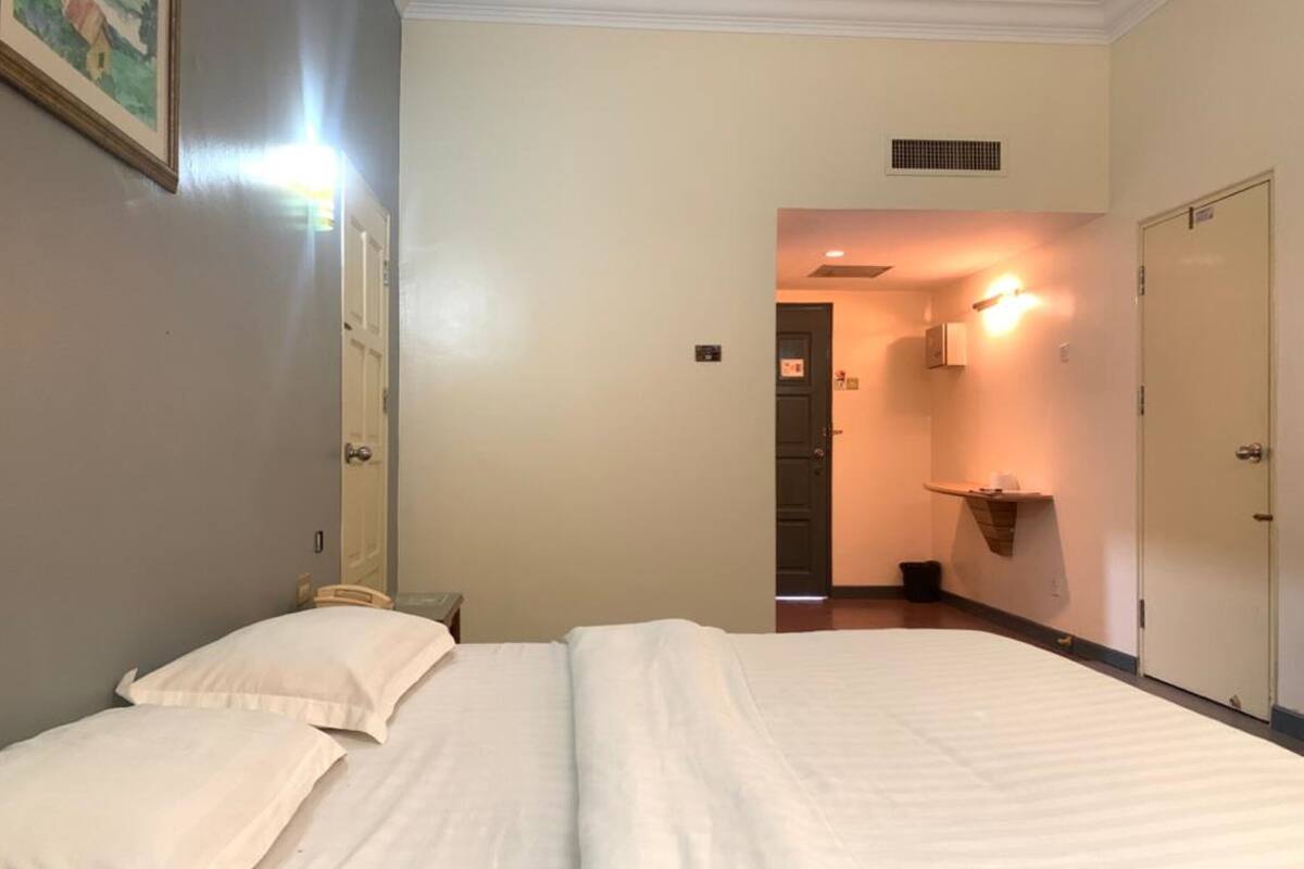 Deluxe Double Room | Individually furnished, desk, laptop workspace, iron/ironing board