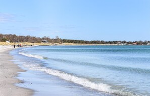 Una playa cerca, pesca