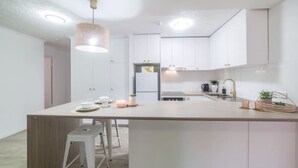 Apartment, 2 Bedrooms | Private kitchen | Full-size fridge, microwave, oven, stovetop - Beautiful Fresh Large 2BR 2Bath Apt (Surfers Paradise)