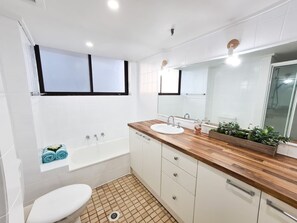 Apartment, 2 Bedrooms | Bathroom