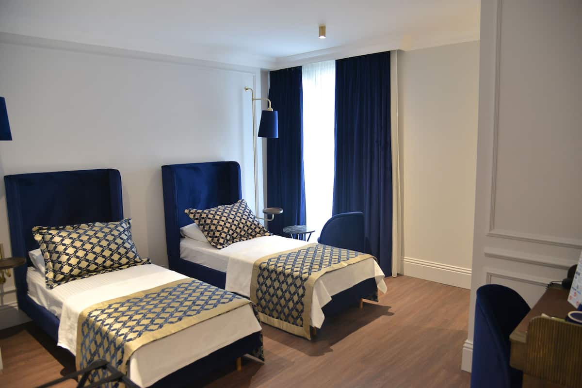 Minibar, in-room safe, soundproofing, WiFi (free)