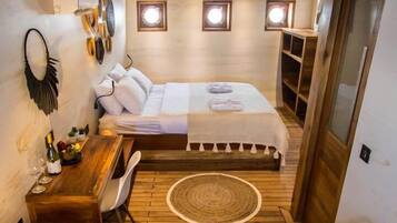 5 chambres, coffres-forts dans les chambres, fer et planche Ă repasser