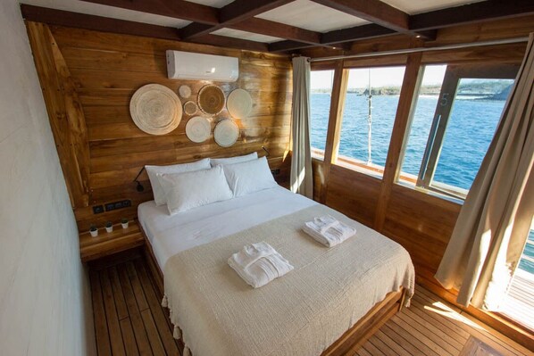 5 bedrooms, in-room safe, iron/ironing board, WiFi