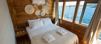 Luxury Phinisi Yacht