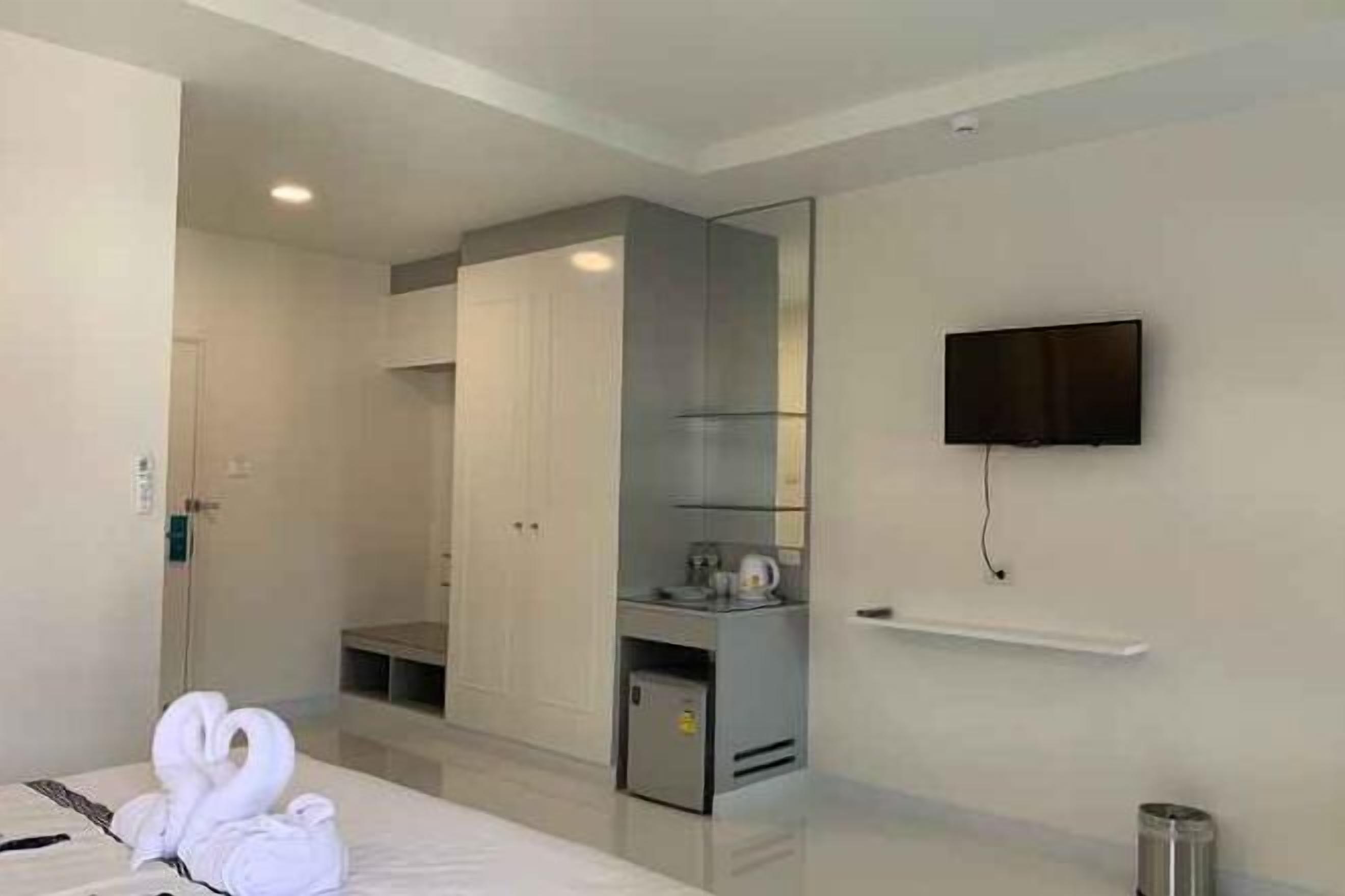 Chăn bông, minibar, trang trí khác biệt 