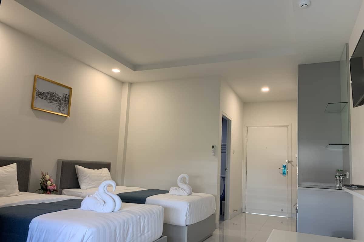 Habitación superior con 2 camas individuales | Edredones de plumas, minibar, escritorio