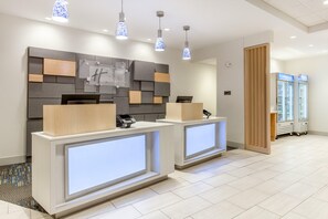 Lobby - Holiday Inn Express and Suites Ottawa (Ottawa)