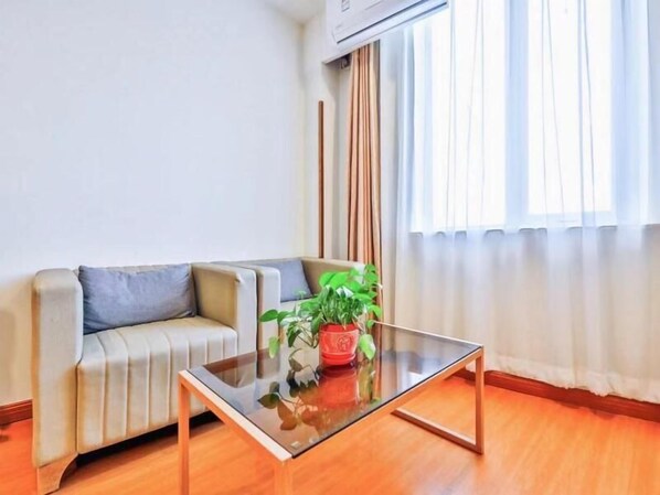 Living area - Greentree Inn Beijing Tongzhou District Yujiawu Techonology Park Express Hotel (Tongzhou)