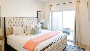 4 bedrooms, iron/ironing board, travel cot, Internet