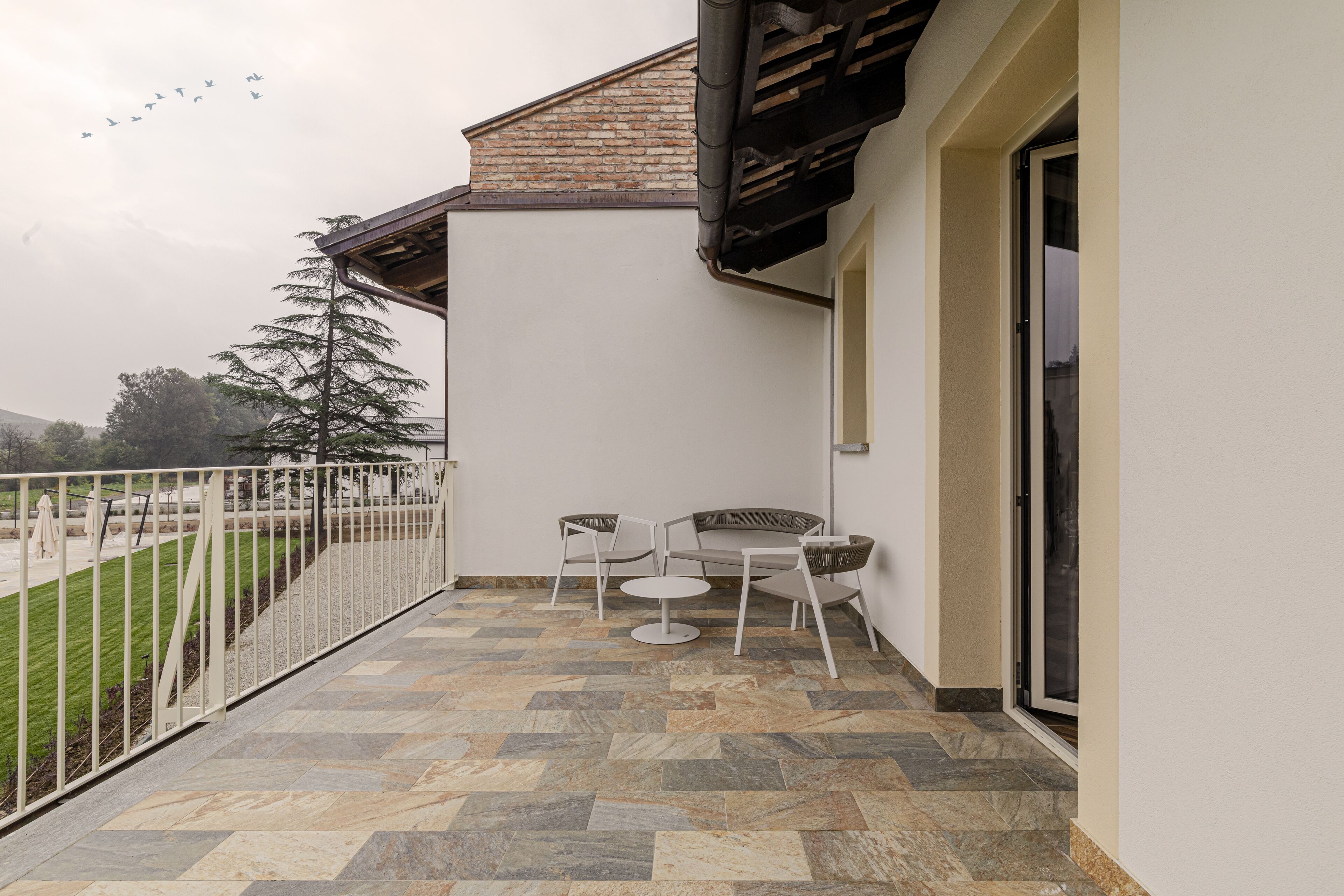 panorama & pool triple superior | terrace/patio