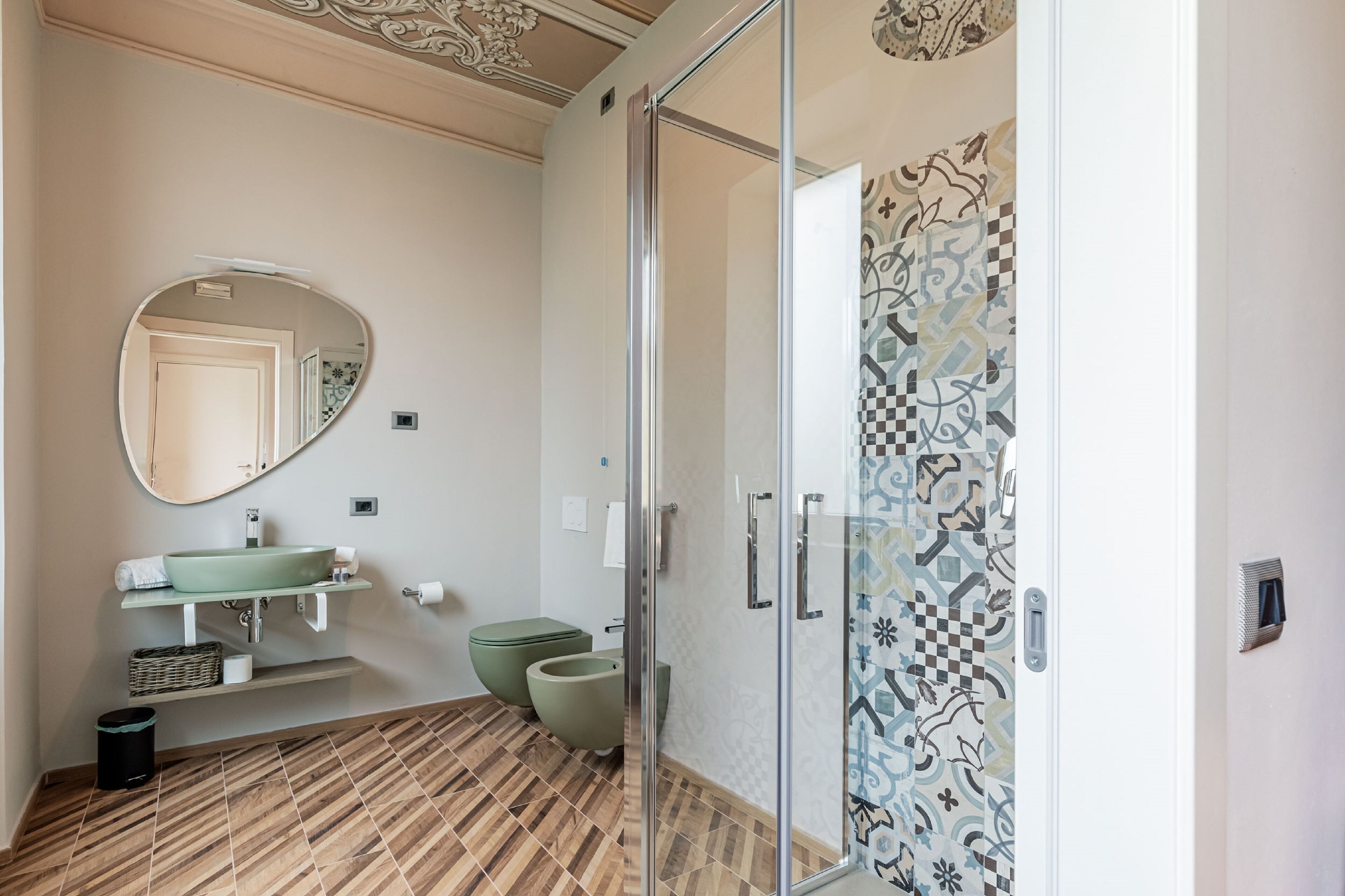 superior double room | bathroom | free toiletries, hair dryer, bidet, towels