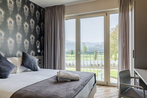 埃及棉床单、高档床上用品、羽绒被、迷你吧