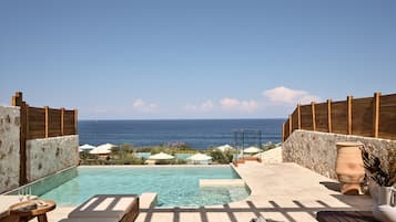 حمام سباحة خاص