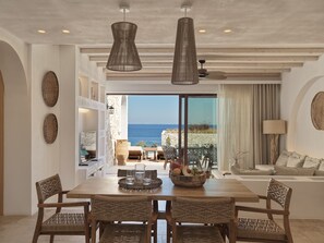 Comfort Three Bedroom Sea View Villa Private Pool | Blick auf das Wasser