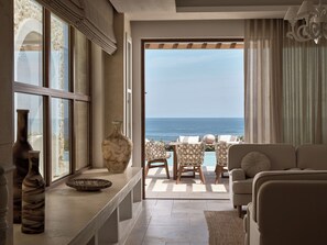 Cape Three Bedroom Sea Front Villa with Private Pool | Servizio della camera