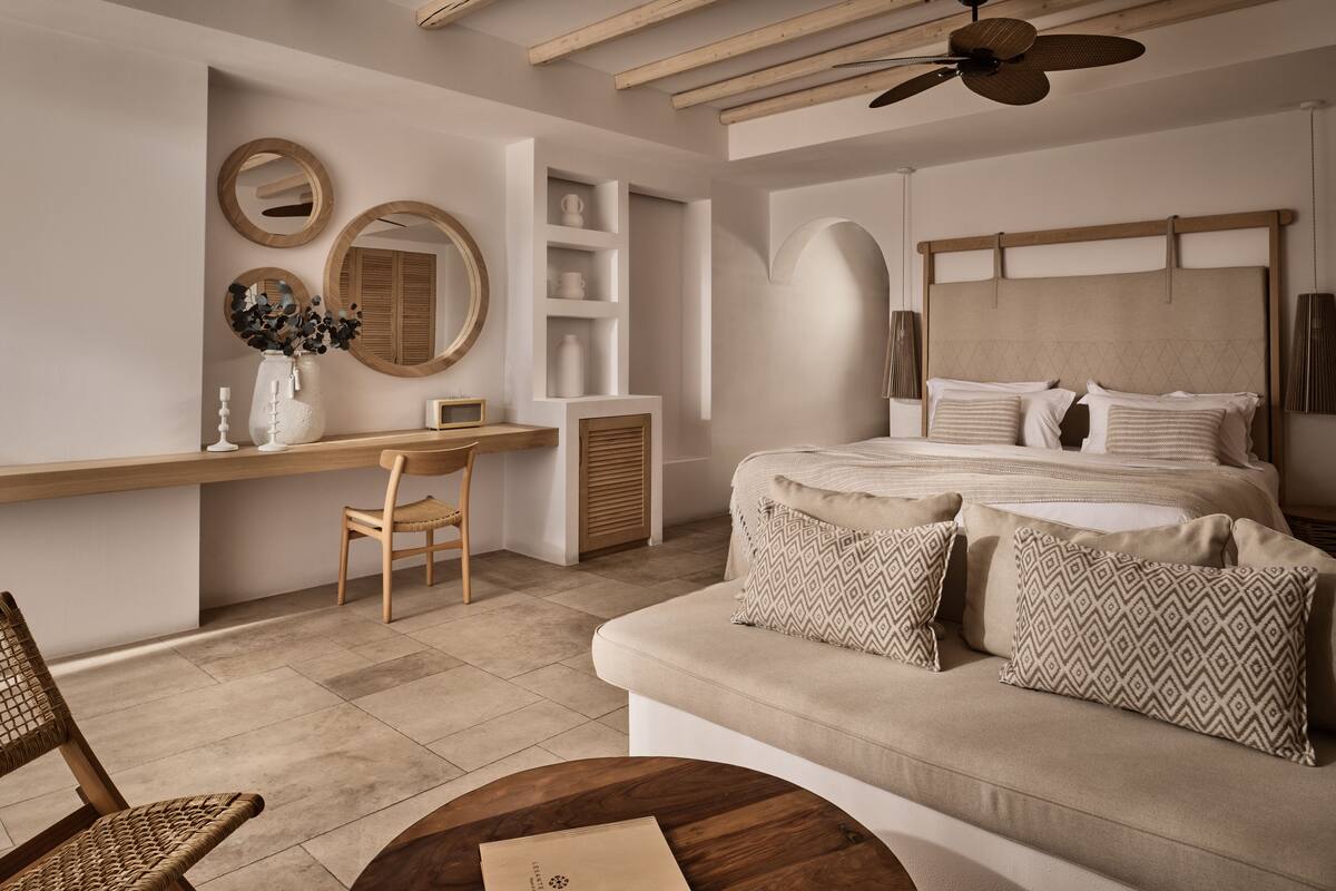 Deluxe Suite | Minibar, safe på rommet, skrivebord og blendingsgardiner
