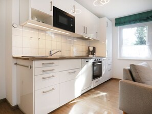 Kühlschrank, Mikrowelle, Ofen, Geschirrspüler