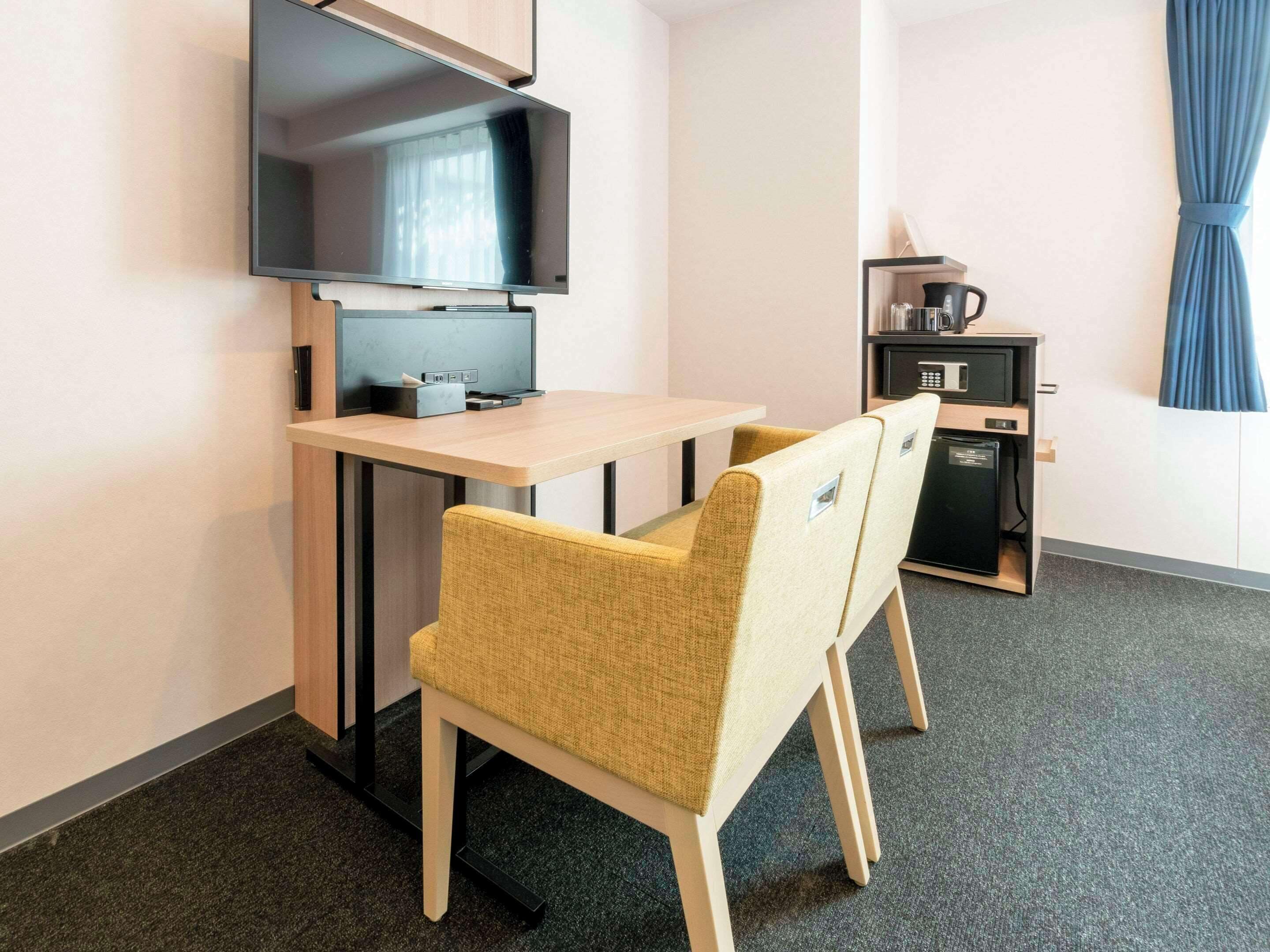 standard room, 2 single beds, non smoking | 1 bedroom, in-room safe, desk, laptop workspace