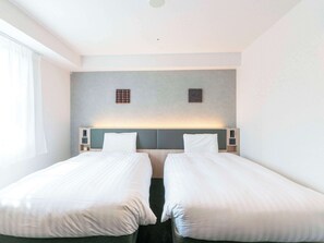Standard Room, 2 Single Beds, Non Smoking | In-room safe, desk, laptop workspace, blackout curtains - Comfort Hotel Nagoya Meiekiminami (Nagoya)