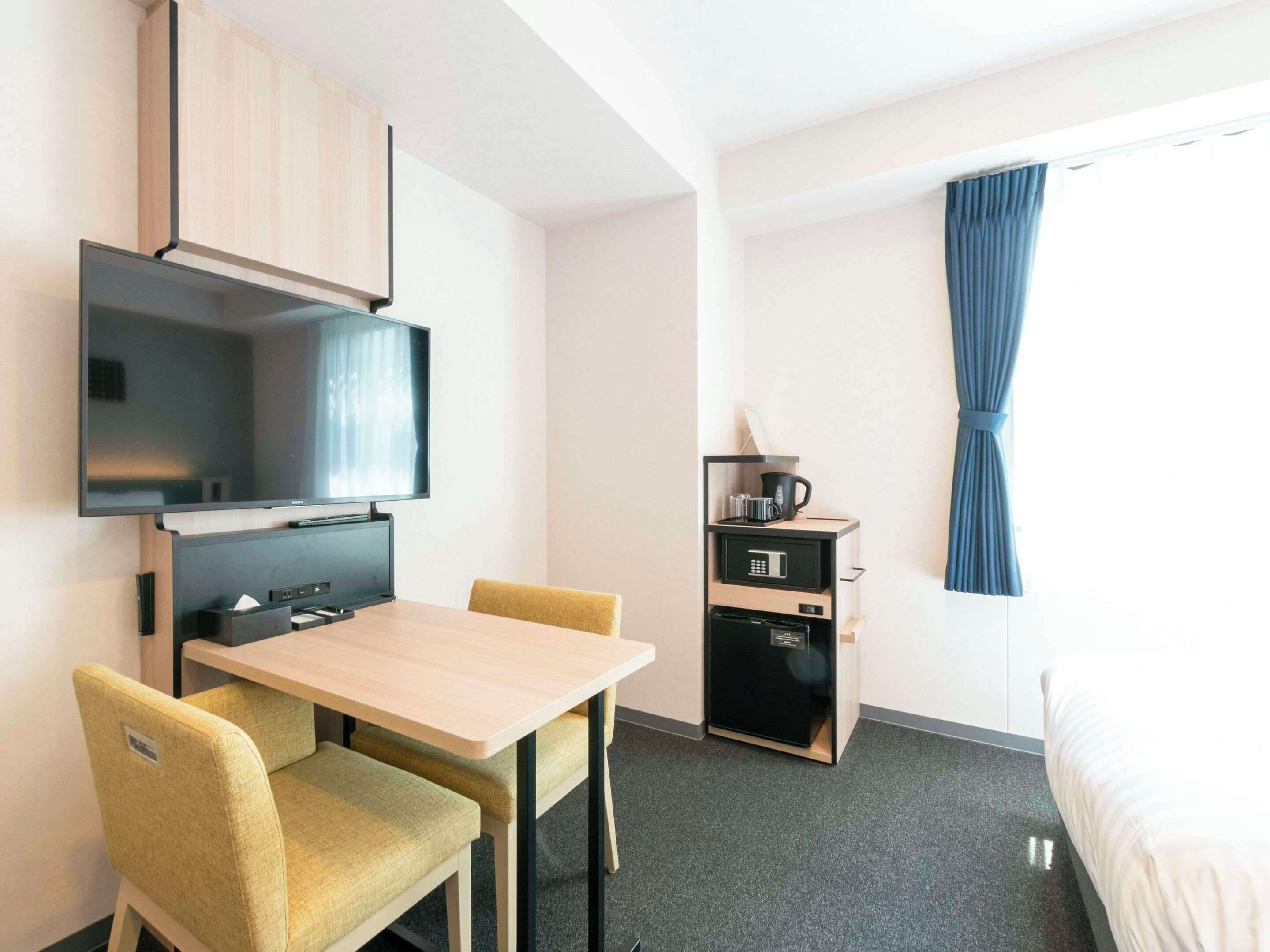 standard room, 2 single beds, non smoking | 1 bedroom, in-room safe, desk, laptop workspace