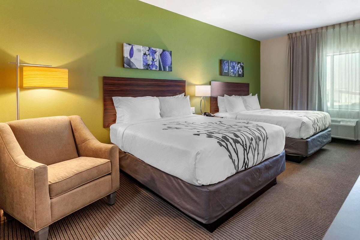 In-room safe, desk, WiFi, bed sheets