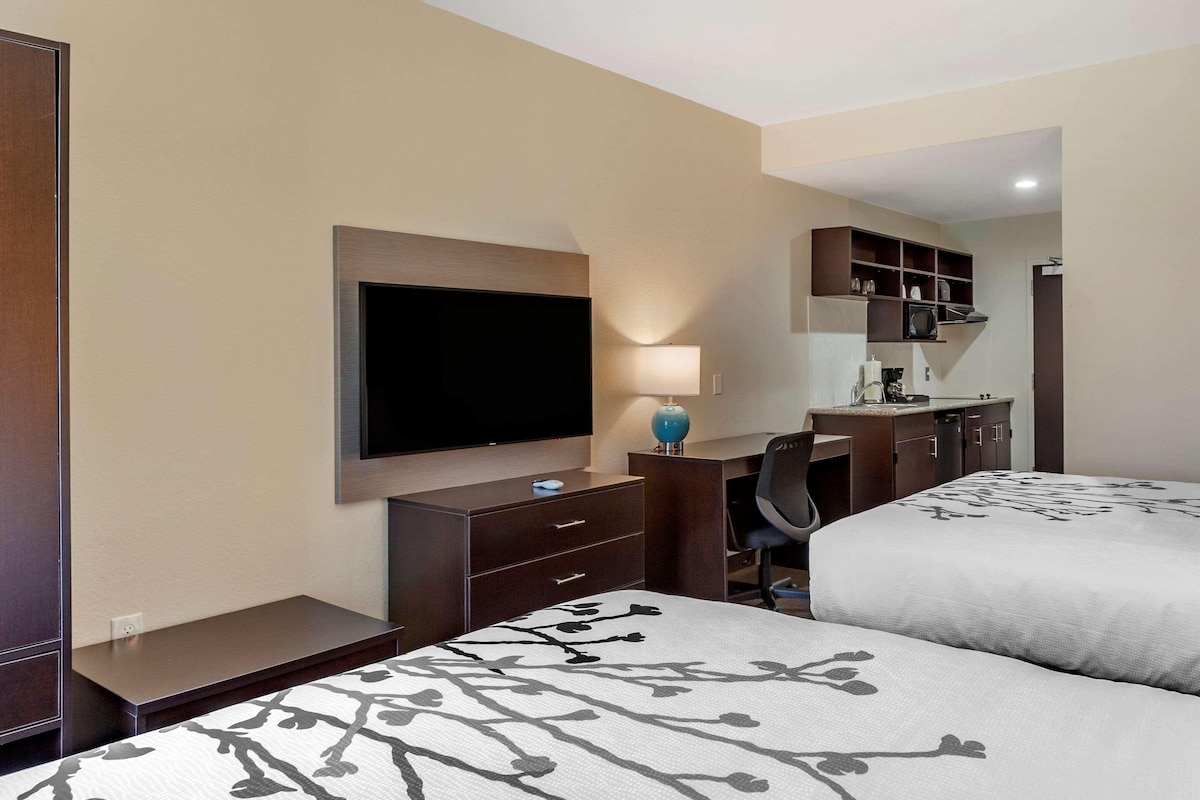 In-room safe, desk, WiFi, bed sheets
